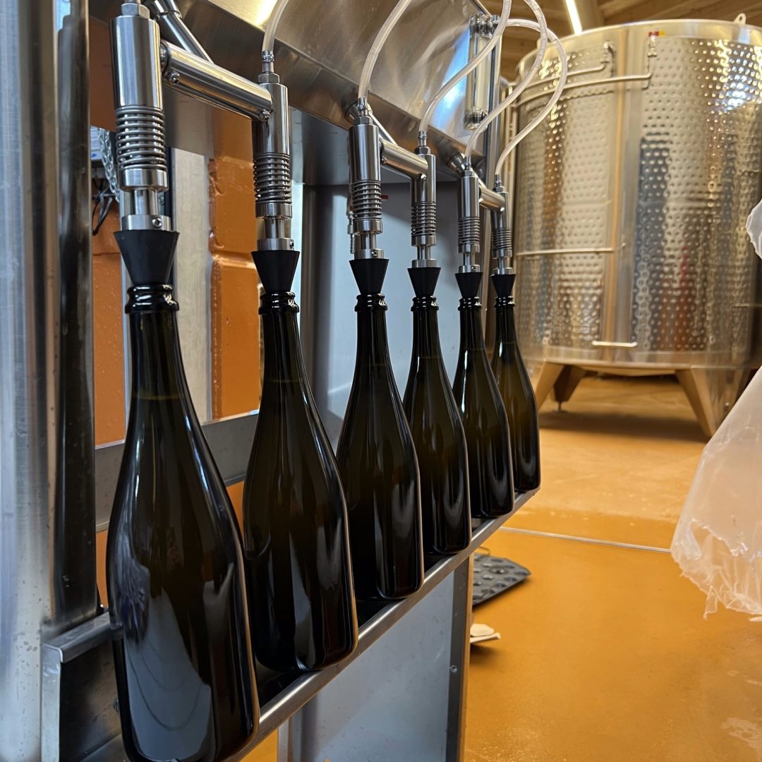 Bouteilles lors du tirage au Domaine du Dièdre Noir