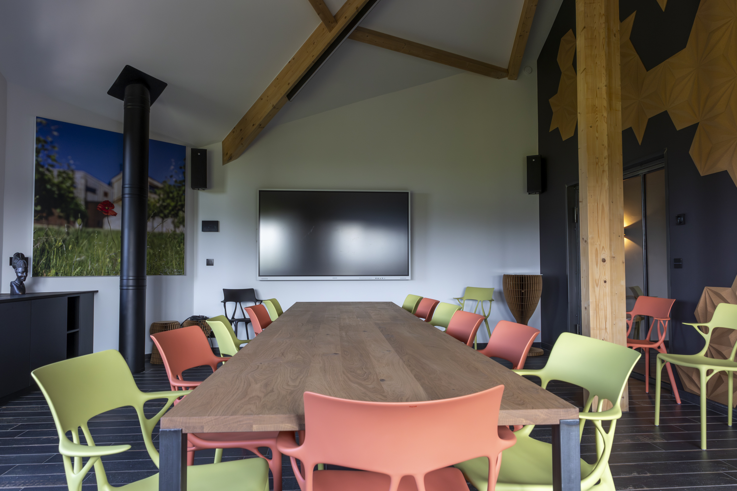 Salle de réunion équipée du Domaine du Dièdre Noir
