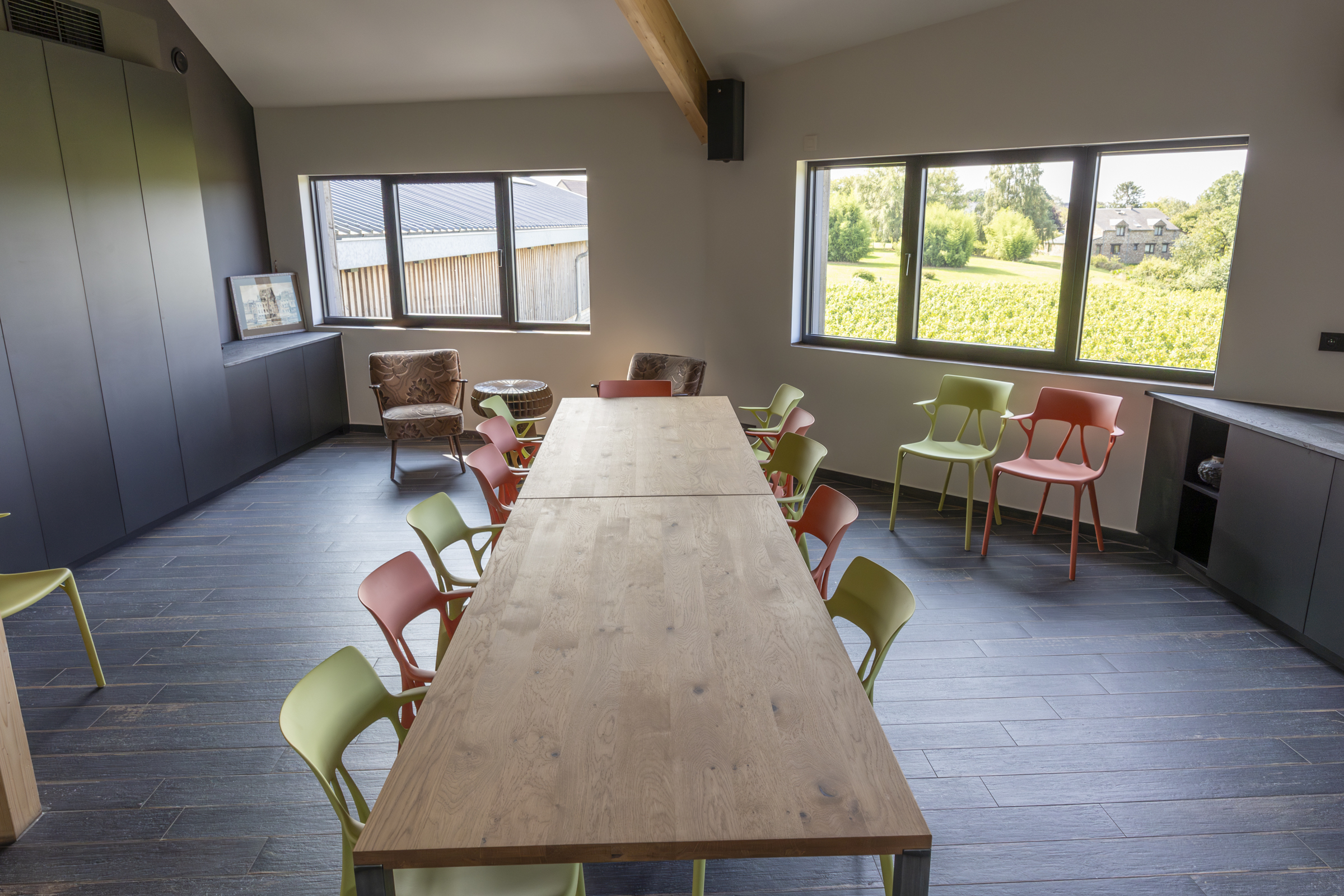 Salle de réunion équipée du Domaine du Dièdre Noir