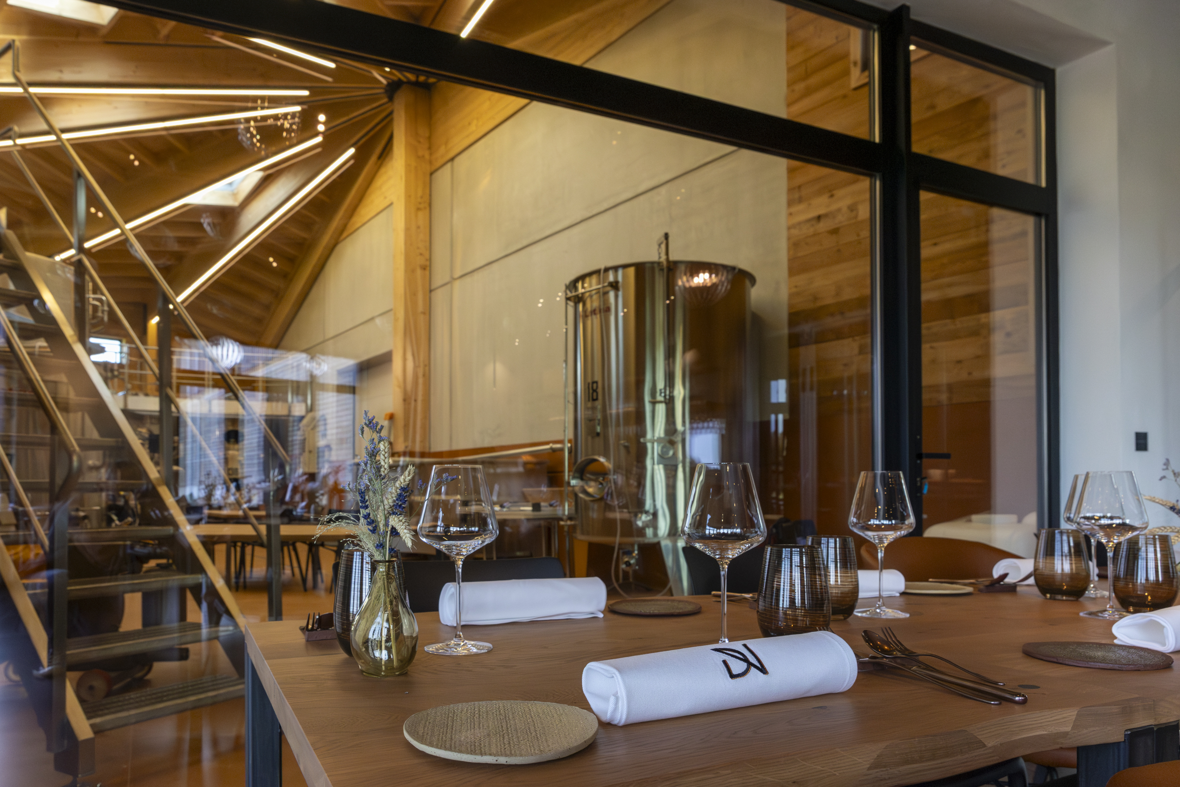Table préparée pour une réception au Domaine du Dièdre Noir